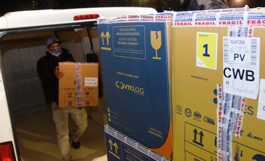 Paraná recebe 124.020 vacinas contra a Covid-19 nesta quinta Foto: Américo Antonio/SESA