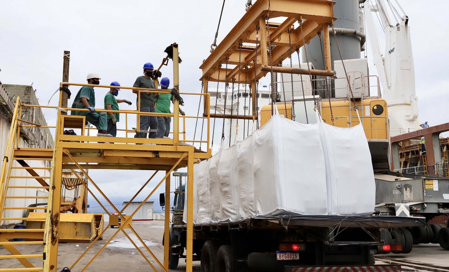 Portos do Paraná fecham setembro com um volume de 44,5 milhões de cargas movimentadas no ano. Foto: Claudio Neves/Portos do Paraná