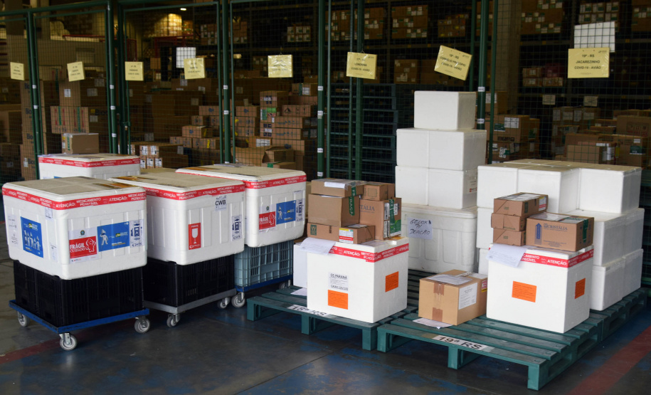 Com mais 124,2 mil vacinas, Saúde encerra a semana com um milhão de imunizantes contra a Covid-19 distribuídos aos municípios  -  Curitiba, 08/10/2021  -  Foto: Américo Antonio/SESA