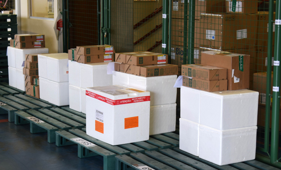 Com mais 124,2 mil vacinas, Saúde encerra a semana com um milhão de imunizantes contra a Covid-19 distribuídos aos municípios  -  Curitiba, 08/10/2021  -  Foto: Américo Antonio/SESA