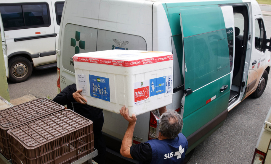 Com mais 124,2 mil vacinas, Saúde encerra a semana com um milhão de imunizantes contra a Covid-19 distribuídos aos municípios  -  Curitiba, 08/10/2021  -  Foto: Américo Antonio/SESA