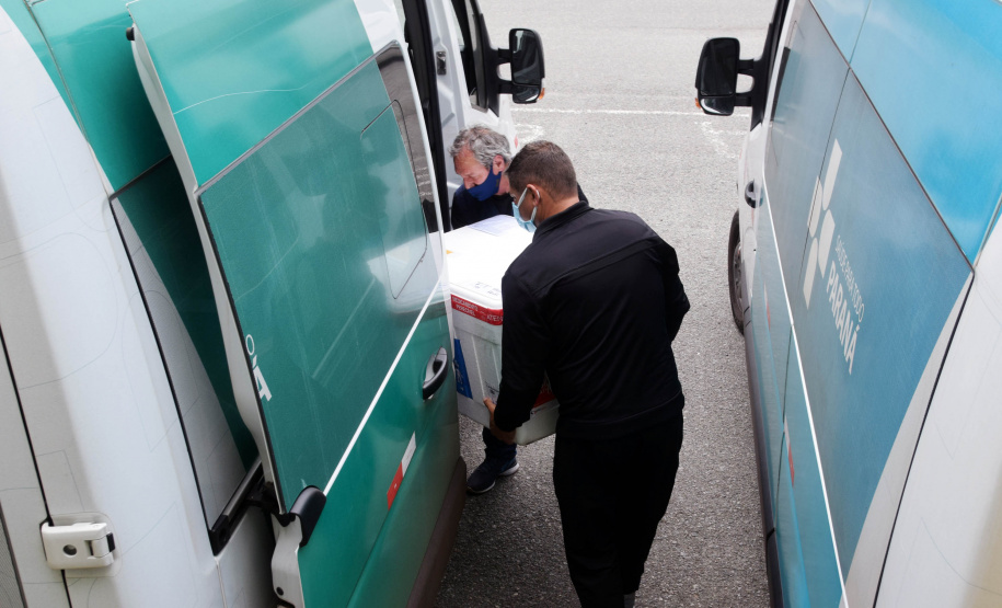 Com mais 124,2 mil vacinas, Saúde encerra a semana com um milhão de imunizantes contra a Covid-19 distribuídos aos municípios  -  Curitiba, 08/10/2021  -  Foto: Américo Antonio/SESA