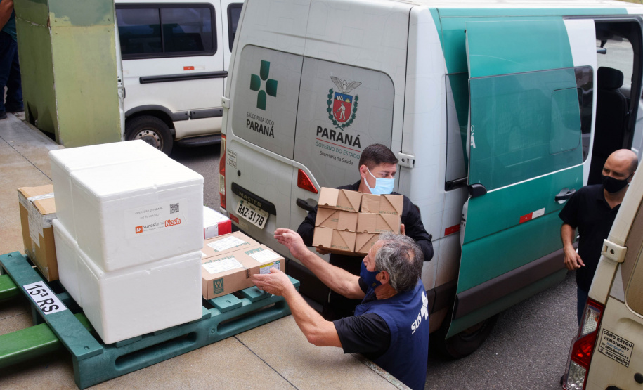 Com mais 124,2 mil vacinas, Saúde encerra a semana com um milhão de imunizantes contra a Covid-19 distribuídos aos municípios  -  Curitiba, 08/10/2021  -  Foto: Américo Antonio/SESA