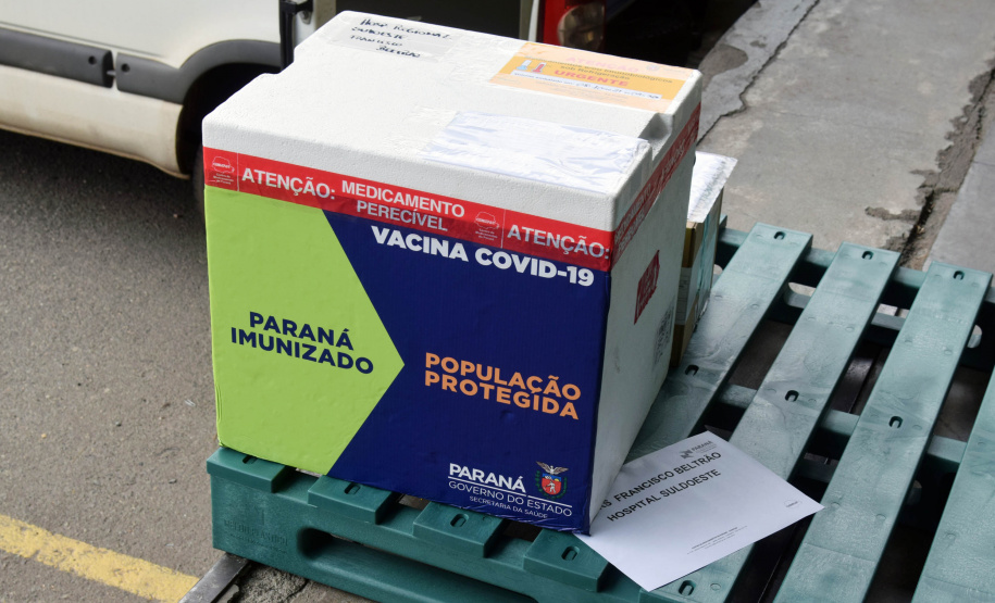 Com mais 124,2 mil vacinas, Saúde encerra a semana com um milhão de imunizantes contra a Covid-19 distribuídos aos municípios  -  Curitiba, 08/10/2021  -  Foto: Américo Antonio/SESA