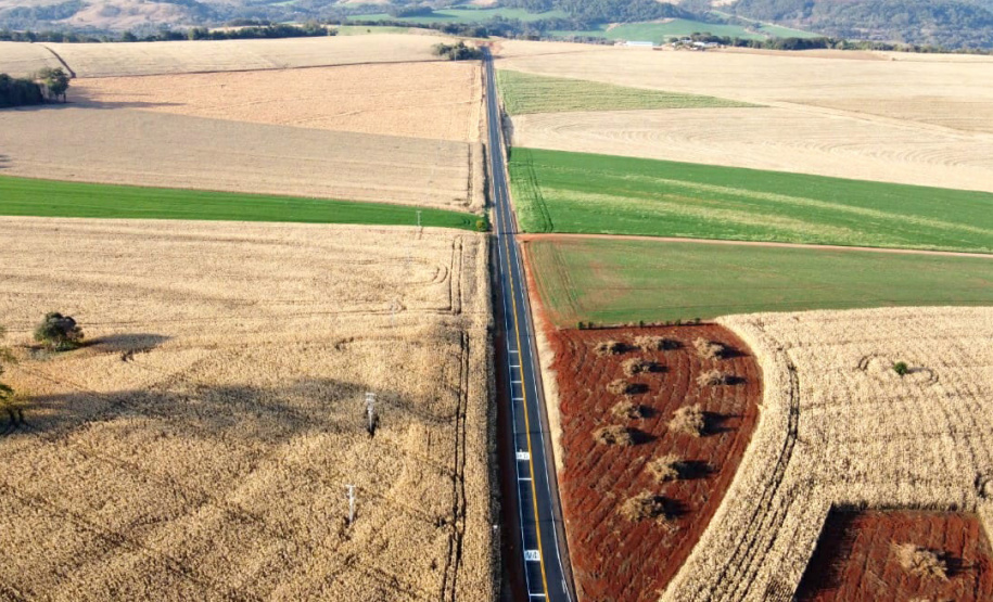 Serviços de conservação na PR-170 entre Apucarana e Borrazópolis, no Vale do Ivaí - conhecida como Rodovia do Milho. - Curitiba, 08/10/2021 - foto: DER-PR