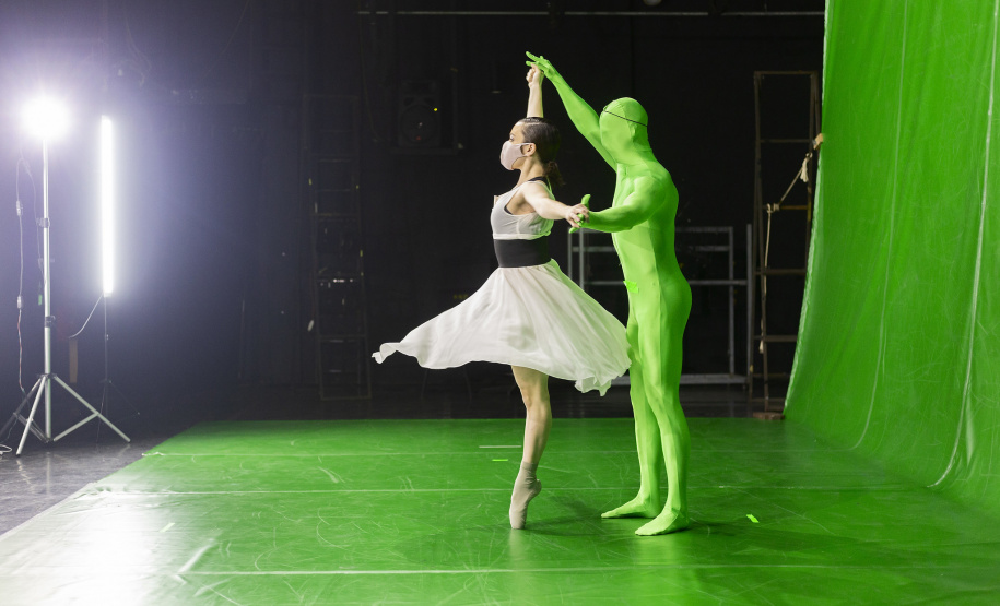 O Teatro Guaíra preparou uma programação virtual especial para celebrar o Dia das Crianças. Os pequenos poderão assistir a um concerto da Orquestra Sinfônica do Paraná (OSP), que apresenta a obra ?Pedro e o Lobo?, e ao projeto Chromakids, do Balé Teatro Guaíra (BTG). - Curitiba, 08/10/2021 - Foto: Maringas Maciel/Teatro Guaíra