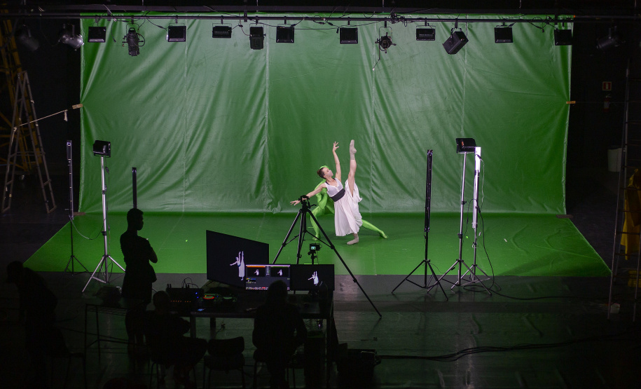 O Teatro Guaíra preparou uma programação virtual especial para celebrar o Dia das Crianças. Os pequenos poderão assistir a um concerto da Orquestra Sinfônica do Paraná (OSP), que apresenta a obra ?Pedro e o Lobo?, e ao projeto Chromakids, do Balé Teatro Guaíra (BTG). - Curitiba, 08/10/2021 - Foto: Maringas Maciel/Teatro Guaíra