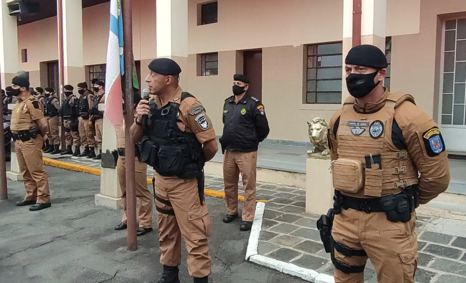 As unidades da Polícia Militar de todo o estado estão nesta sexta-feira (08/10) reforçando o policiamento ostensivo e preventivo nas áreas urbanas e rurais, eixos comerciais e residenciais. A atividade é da megaoperação Fecha Quartel do Comando-Geral da PM, coordenada pelo Subcomando-Geral, que conta com a aplicação de todo o efetivo administrativo dos Batalhões e Companhias Independentes. - Curitiba, 08/10/2021 - Foto: PMPR
