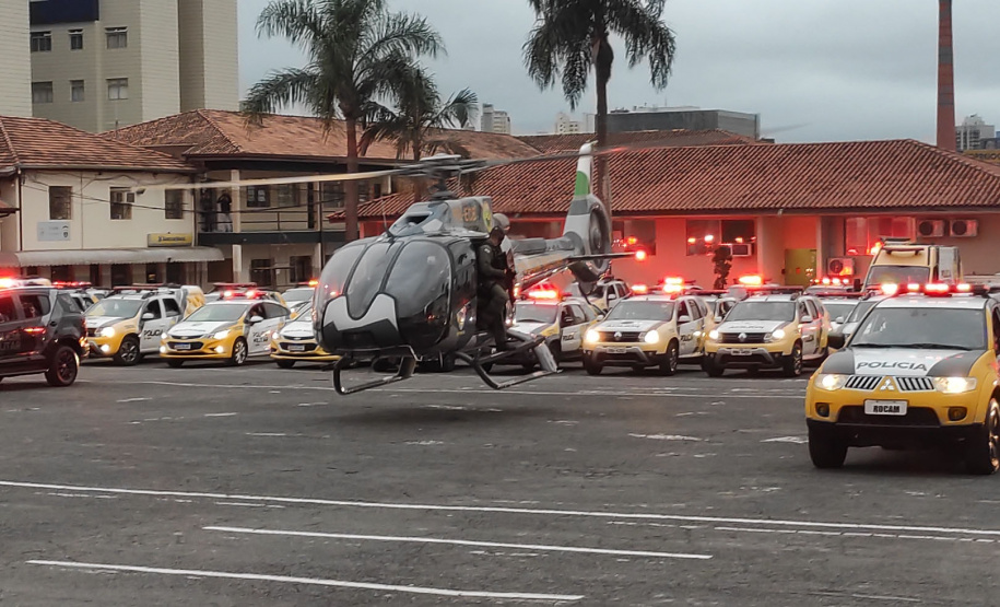 As unidades da Polícia Militar de todo o estado estão nesta sexta-feira (08/10) reforçando o policiamento ostensivo e preventivo nas áreas urbanas e rurais, eixos comerciais e residenciais. A atividade é da megaoperação Fecha Quartel do Comando-Geral da PM, coordenada pelo Subcomando-Geral, que conta com a aplicação de todo o efetivo administrativo dos Batalhões e Companhias Independentes. - Curitiba, 08/10/2021 - Foto: PMPR