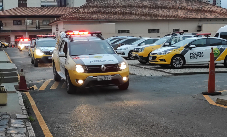 As unidades da Polícia Militar de todo o estado estão nesta sexta-feira (08/10) reforçando o policiamento ostensivo e preventivo nas áreas urbanas e rurais, eixos comerciais e residenciais. A atividade é da megaoperação Fecha Quartel do Comando-Geral da PM, coordenada pelo Subcomando-Geral, que conta com a aplicação de todo o efetivo administrativo dos Batalhões e Companhias Independentes. - Curitiba, 08/10/2021 - Foto: PMPR