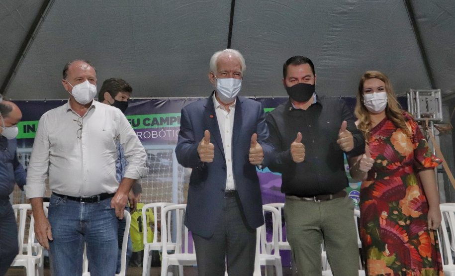 No evento de inauguração do Meu Campinho, o governador em exercício também fez o repasse de kits de robótica do Governo do Estado ao município. Foto: Gustavo Pontes/SEDU