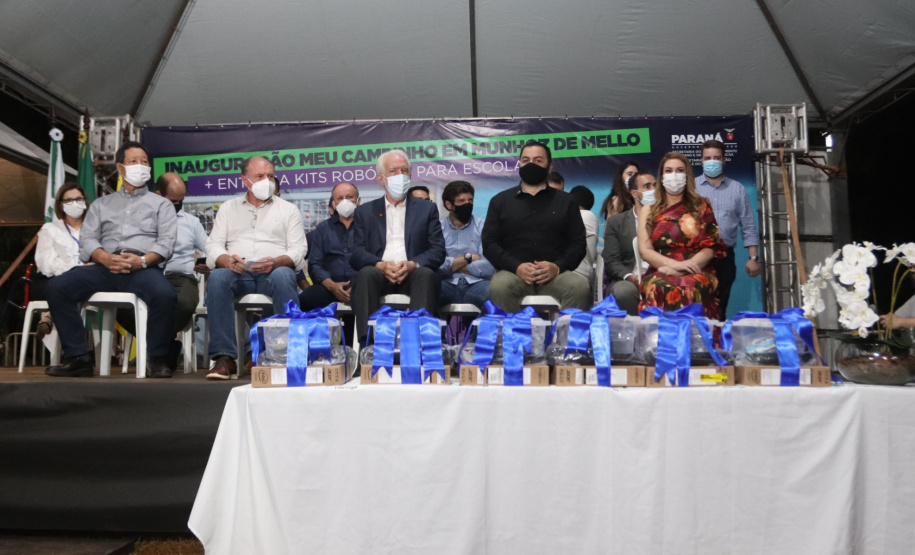 No evento de inauguração do Meu Campinho, o governador em exercício também fez o repasse de kits de robótica do Governo do Estado ao município. Foto: Gustavo Pontes/SEDU