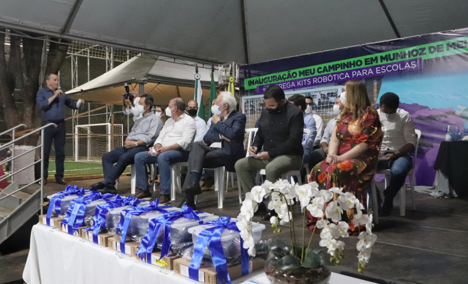 No evento de inauguração do Meu Campinho, o governador em exercício também fez o repasse de kits de robótica do Governo do Estado ao município. Foto: Gustavo Pontes/SEDU