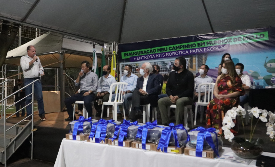 No evento de inauguração do Meu Campinho, o governador em exercício também fez o repasse de kits de robótica do Governo do Estado ao município. Foto: Gustavo Pontes/SEDU