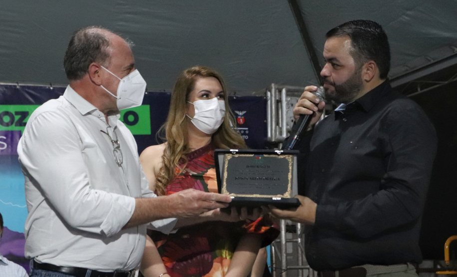 O governador em exercício Darci Piana inaugurou nesta sexta-feira (8) uma unidade do programa Meu Campinho em Munhoz de Mello, no distrito de Fernão Dias, na região Norte do Paraná. O projeto recebeu R$ 269 mil do Governo do Estado, por meio da Secretaria do Desenvolvimento Urbano e de Obras Públicas.Fotoz: Gustavo Pontes/SEDU