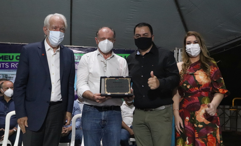 O governador em exercício Darci Piana inaugurou nesta sexta-feira (8) uma unidade do programa Meu Campinho em Munhoz de Mello, no distrito de Fernão Dias, na região Norte do Paraná. O projeto recebeu R$ 269 mil do Governo do Estado, por meio da Secretaria do Desenvolvimento Urbano e de Obras Públicas.Fotoz: Gustavo Pontes/SEDU