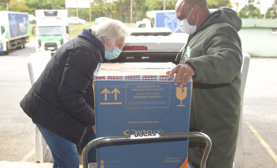 Paraná recebe mais 154.440 vacinas contra a Covid-19 nesta segunda. Foto: Américo Antonio/SESA