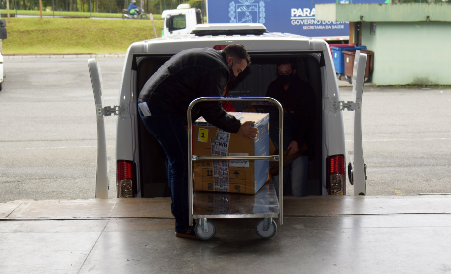Paraná recebe mais 154.440 vacinas contra a Covid-19 nesta segunda. Foto: Américo Antonio/SESA