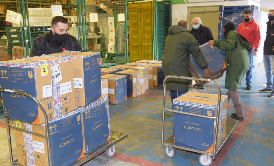 Paraná recebe mais 154.440 vacinas contra a Covid-19 nesta segunda. Foto: Américo Antonio/SESA