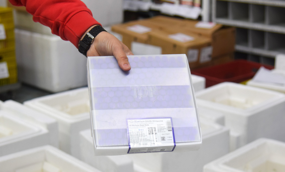 Paraná recebe mais 154.440 vacinas contra a Covid-19 nesta segunda. Foto: Américo Antonio/SESA