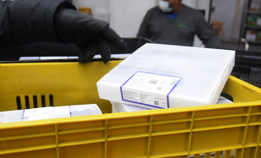 Paraná recebe mais 154.440 vacinas contra a Covid-19 nesta segunda. Foto: Américo Antonio/SESA