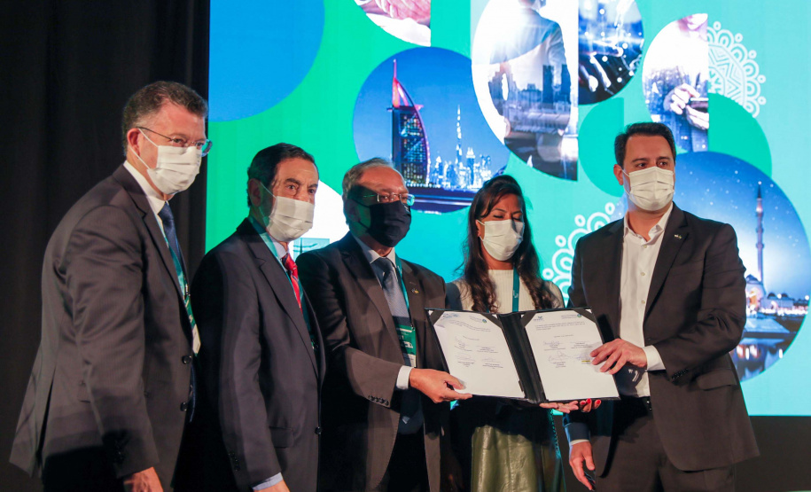 Paraná e Câmara de Comércio Árabe-Brasileira formalizam acordos para intensificar a parceria. Foto: Governo do Paraná