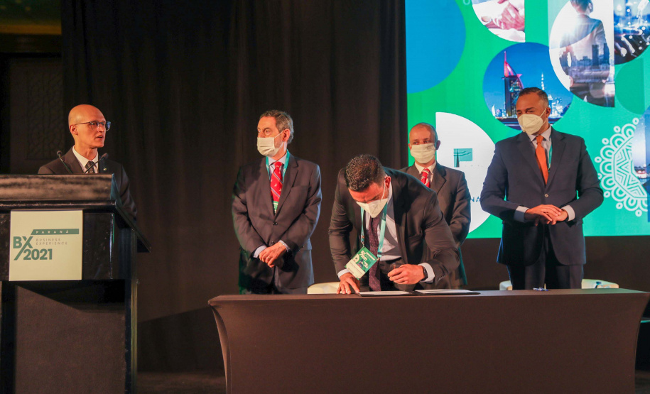 Paraná e Câmara de Comércio Árabe-Brasileira formalizam acordos para intensificar a parceria. Foto: Governo do Paraná