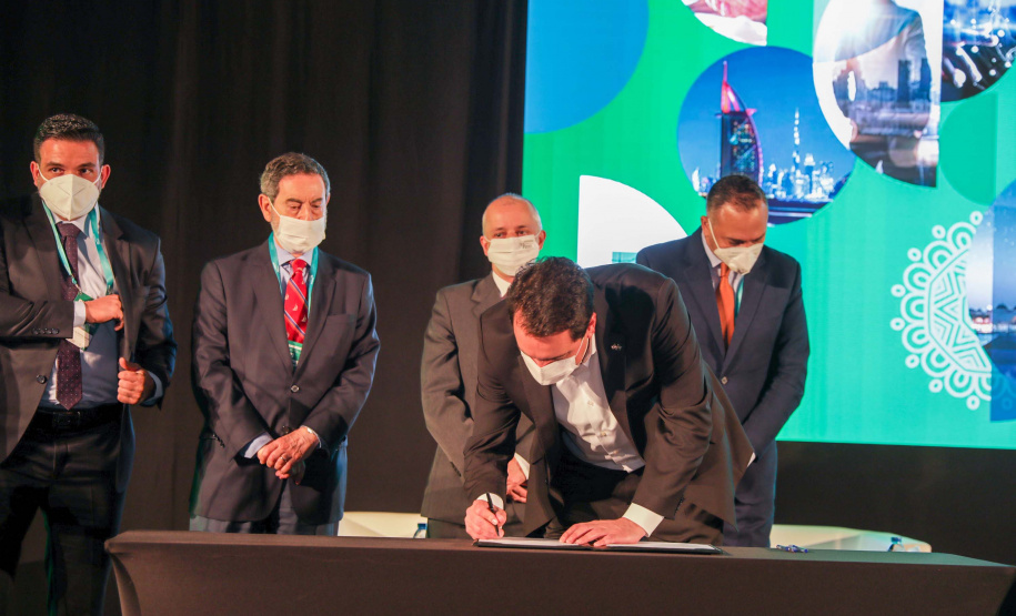 Paraná e Câmara de Comércio Árabe-Brasileira formalizam acordos para intensificar a parceria. Foto: Governo do Paraná