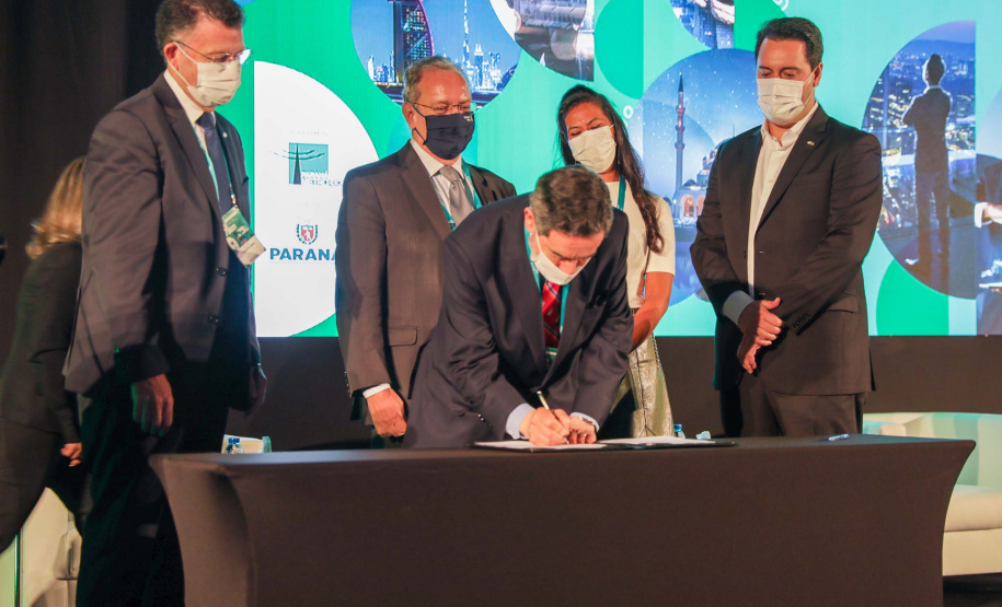 Paraná e Câmara de Comércio Árabe-Brasileira formalizam acordos para intensificar a parceria. Foto: Governo do Paraná