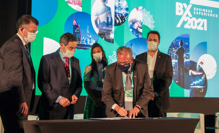 Paraná e Câmara de Comércio Árabe-Brasileira formalizam acordos para intensificar a parceria. Foto: Governo do Paraná