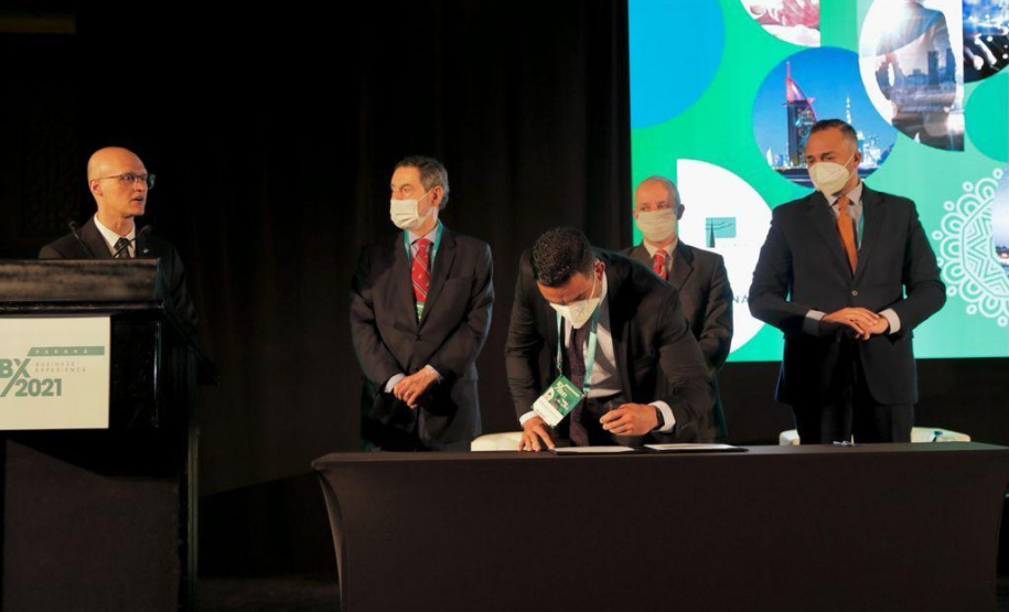 Paraná e Câmara de Comércio Árabe-Brasileira formalizam acordos para intensificar a parceria. Foto: Governo do Paraná