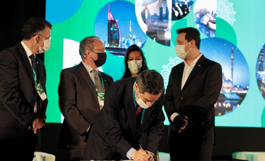 Paraná e Câmara de Comércio Árabe-Brasileira formalizam acordos para intensificar a parceria. Foto: Governo do Paraná