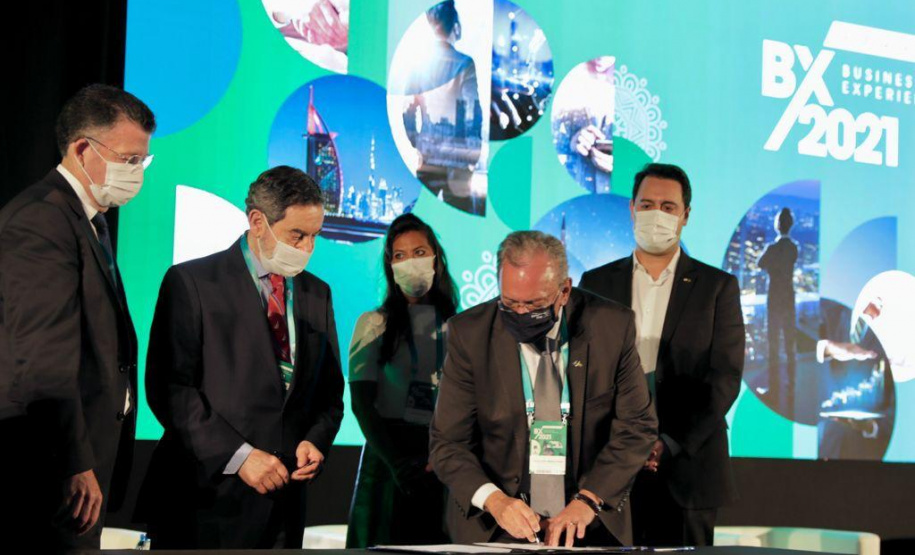 Paraná e Câmara de Comércio Árabe-Brasileira formalizam acordos para intensificar a parceria. Foto: Governo do Paraná
