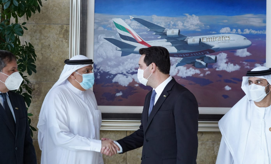 Em reunião com executivos da Emirates, Governador busca voo direto entre Paraná e Dubai. Foto: Governo do Paraná