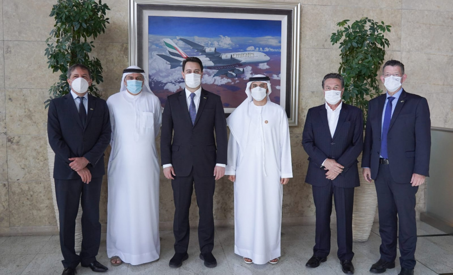 Em reunião com executivos da Emirates, Governador busca voo direto entre Paraná e Dubai. Foto: Governo do Paraná