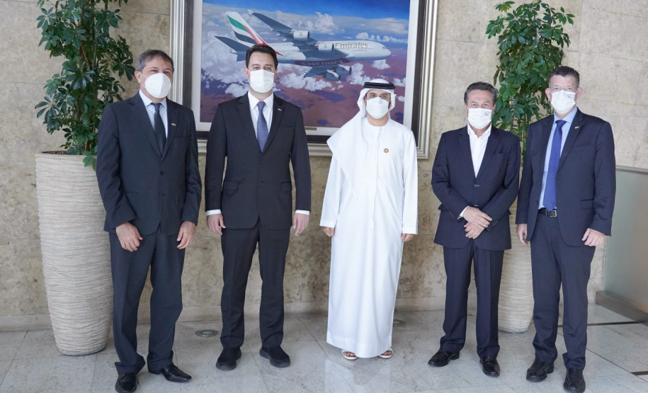 Em reunião com executivos da Emirates, Governador busca voo direto entre Paraná e Dubai. Foto: Governo do Paraná