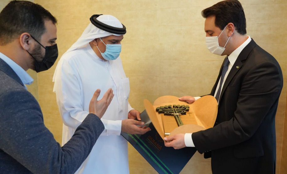 Em reunião com executivos da Emirates, Governador busca voo direto entre Paraná e Dubai. Foto: Governo do Paraná