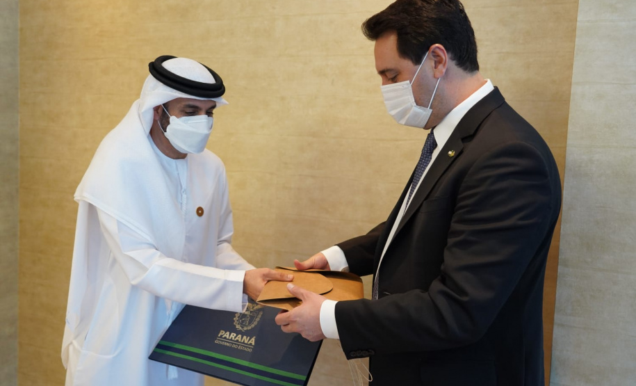 Em reunião com executivos da Emirates, Governador busca voo direto entre Paraná e Dubai. Foto: Governo do Paraná