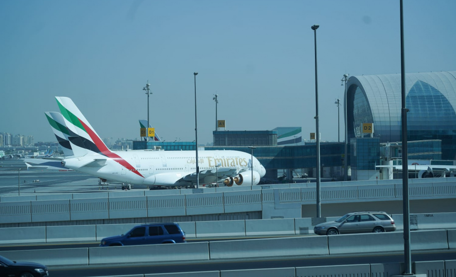 Em reunião com executivos da Emirates, Governador busca voo direto entre Paraná e Dubai. Foto: Governo do Paraná