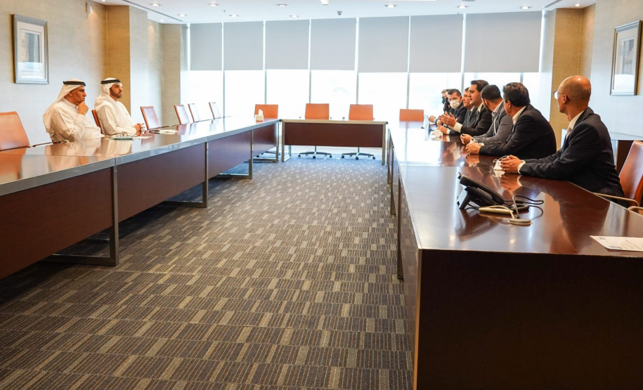 Em reunião com executivos da Emirates, Governador busca voo direto entre Paraná e Dubai. Foto: Governo do Paraná