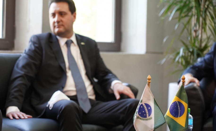 O Paraná terá um escritório fixo para a captação de investimentos e negócios internacionais em Dubai, nos Emirados Árabes Unidos. A decisão foi formalizada nesta quarta-feira (13) pelo governador Carlos Massa Ratinho Junior e o presidente da Federação das Indústrias do Estado do Paraná (Fiep), Carlos Valter - Dubai, 13/10/2021 - Foto: Governo do Paraná