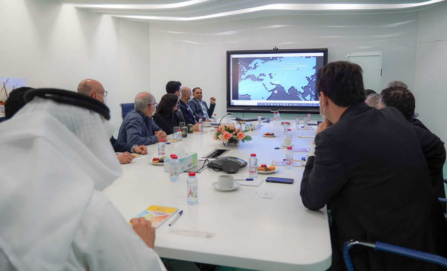 O Paraná terá um escritório fixo para a captação de investimentos e negócios internacionais em Dubai, nos Emirados Árabes Unidos. A decisão foi formalizada nesta quarta-feira (13) pelo governador Carlos Massa Ratinho Junior e o presidente da Federação das Indústrias do Estado do Paraná (Fiep), Carlos Valter - Dubai, 13/10/2021 - Foto: Governo do Paraná