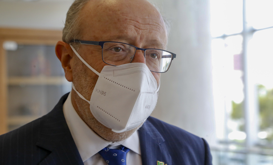 Governador em exercicio Darci Piana recebe o embaixador da Espanha no Brasil, Fernando Garcia Casas, a cônsul honorária da Espanha em Curitiba, Blanca Hernando Barco e a  diretora do Instituto Cervantes, Rosa Sánchez-Cascado  -  Curitiba, 13/10/2021  -  Foto Gilson Abreu/AEN