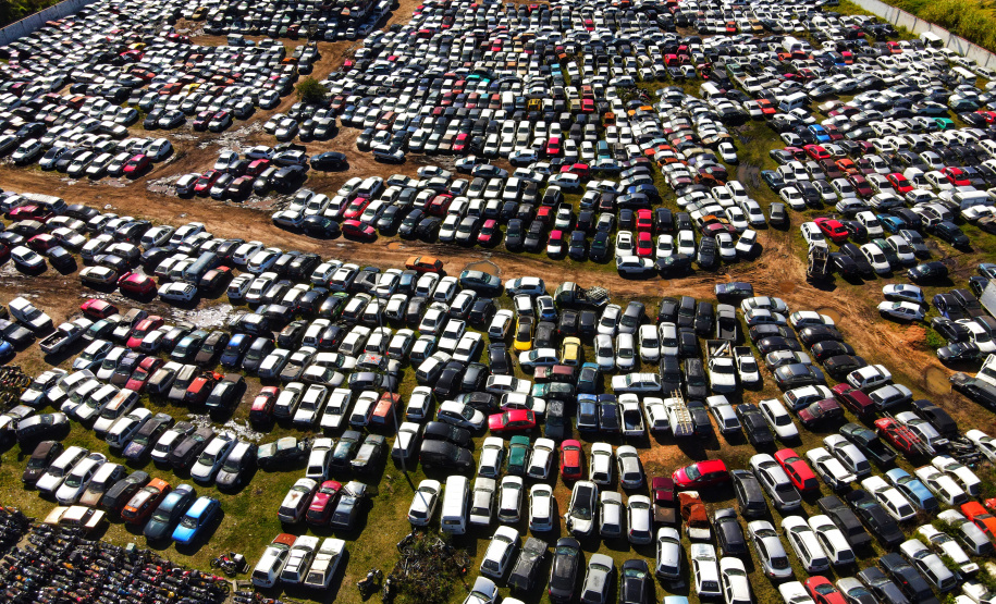 Detran realiza leilão de 3.068 veículos para reaproveitamento de peças -   Curitiba, 13/10/2021 - Foto: José Fernando Ogura/AEN