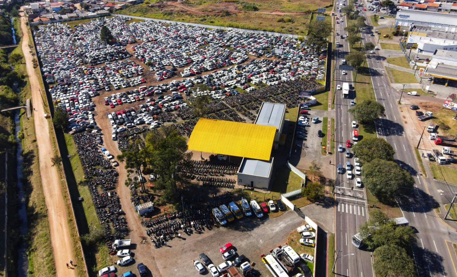 Detran realiza leilão de 3.068 veículos para reaproveitamento de peças -   Curitiba, 13/10/2021 - Foto: José Fernando Ogura/AEN