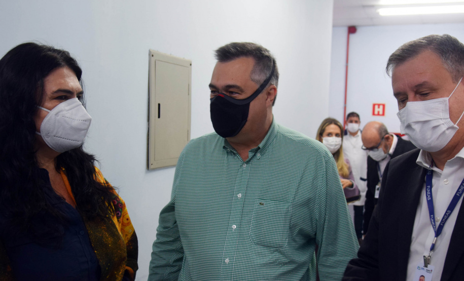 A Secretaria de Estado da Saúde (Sesa) assinou um termo de cooperação técnico científica nesta quarta-feira (13) para implantação e desenvolvimento de atividades de ensino, pesquisa e expansão no Hospital Regional do Litoral (HRL) de Paranaguá, em parceria com a Universidade Estadual do Paraná (Unespar). - Paranaguá, 13/10/2021  -  Foto: Américo Antonio/SESA