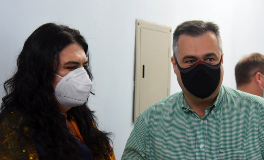 A Secretaria de Estado da Saúde (Sesa) assinou um termo de cooperação técnico científica nesta quarta-feira (13) para implantação e desenvolvimento de atividades de ensino, pesquisa e expansão no Hospital Regional do Litoral (HRL) de Paranaguá, em parceria com a Universidade Estadual do Paraná (Unespar). - Paranaguá, 13/10/2021  -  Foto: Américo Antonio/SESA