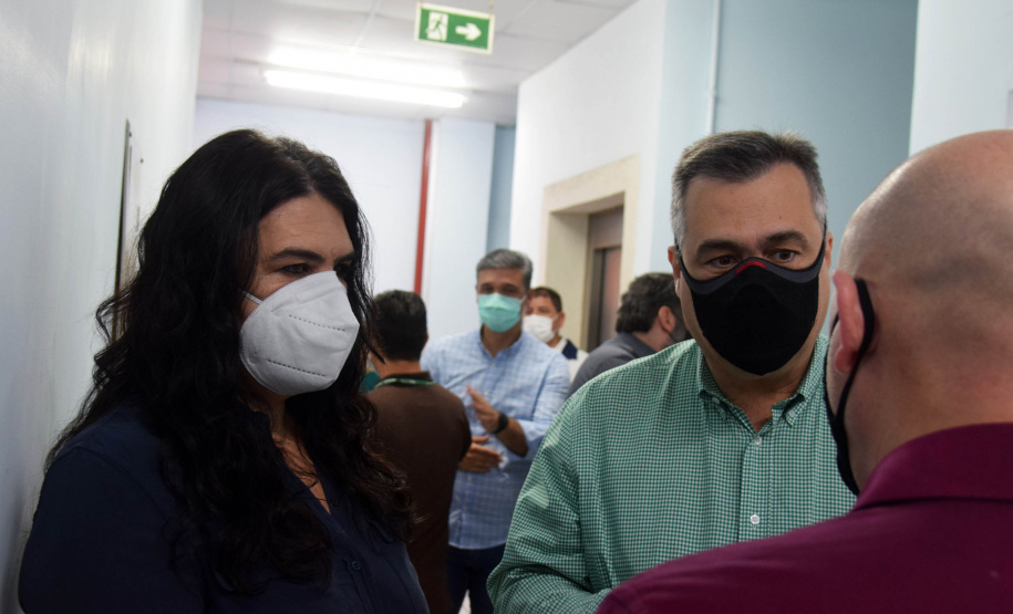 A Secretaria de Estado da Saúde (Sesa) assinou um termo de cooperação técnico científica nesta quarta-feira (13) para implantação e desenvolvimento de atividades de ensino, pesquisa e expansão no Hospital Regional do Litoral (HRL) de Paranaguá, em parceria com a Universidade Estadual do Paraná (Unespar). - Paranaguá, 13/10/2021  -  Foto: Américo Antonio/SESA