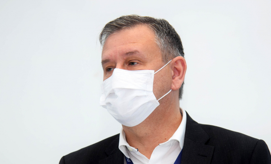 A Secretaria de Estado da Saúde (Sesa) assinou um termo de cooperação técnico científica nesta quarta-feira (13) para implantação e desenvolvimento de atividades de ensino, pesquisa e expansão no Hospital Regional do Litoral (HRL) de Paranaguá, em parceria com a Universidade Estadual do Paraná (Unespar). - Paranaguá, 13/10/2021  -  Foto: Américo Antonio/SESA