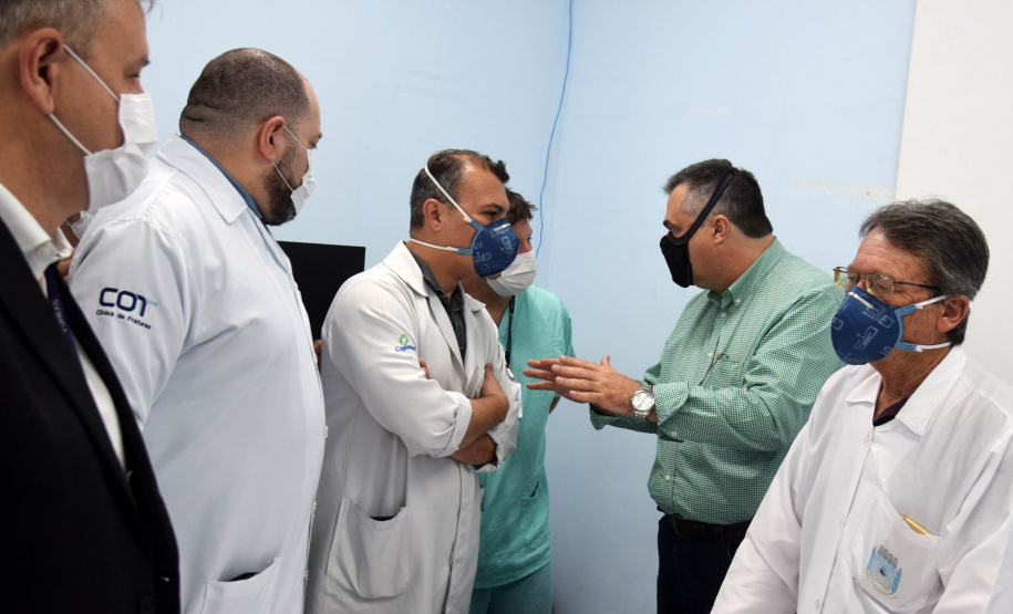 A Secretaria de Estado da Saúde (Sesa) assinou um termo de cooperação técnico científica nesta quarta-feira (13) para implantação e desenvolvimento de atividades de ensino, pesquisa e expansão no Hospital Regional do Litoral (HRL) de Paranaguá, em parceria com a Universidade Estadual do Paraná (Unespar). - Paranaguá, 13/10/2021  -  Foto: Américo Antonio/SESA